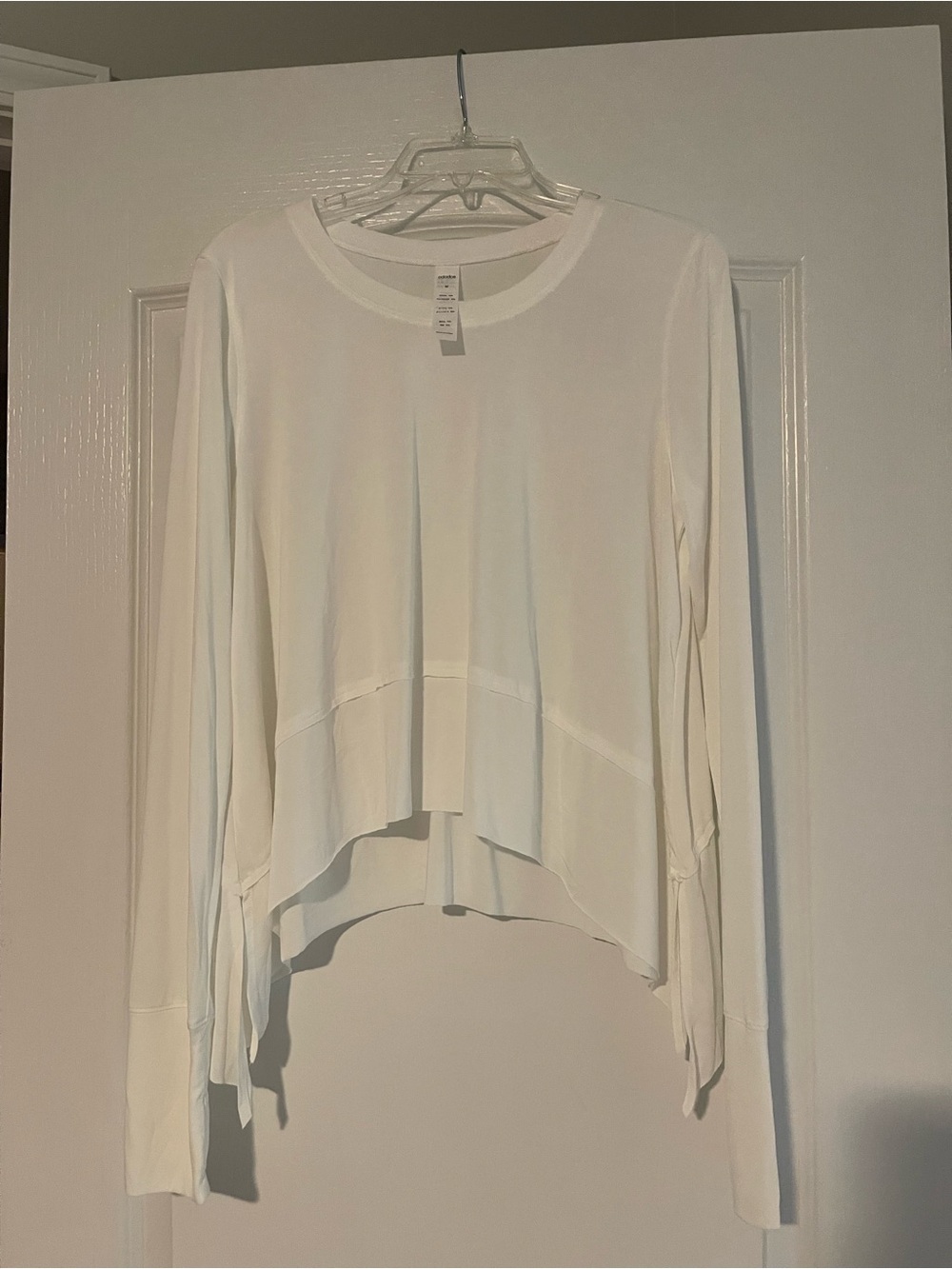 Ododos Long-Sleeve Layered High-Low Crewneck Top - White